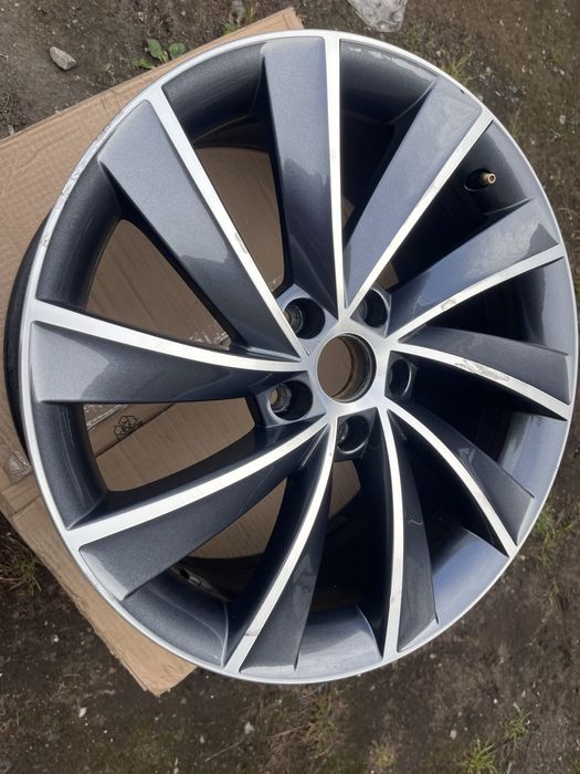 Skoda SUPERB felga aluminiowa 5x112 8JX18H2 ET44