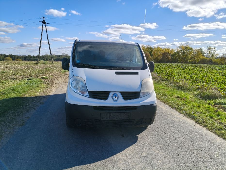 Renault Trafic 2 2012 hak świeżo sprowadzony do rejestracji