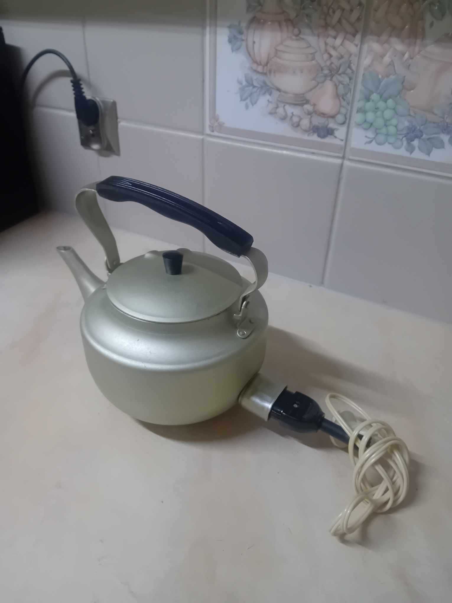 Czajnik radziecki aluminiowy elektryczny Stan dobry 1990 rok !