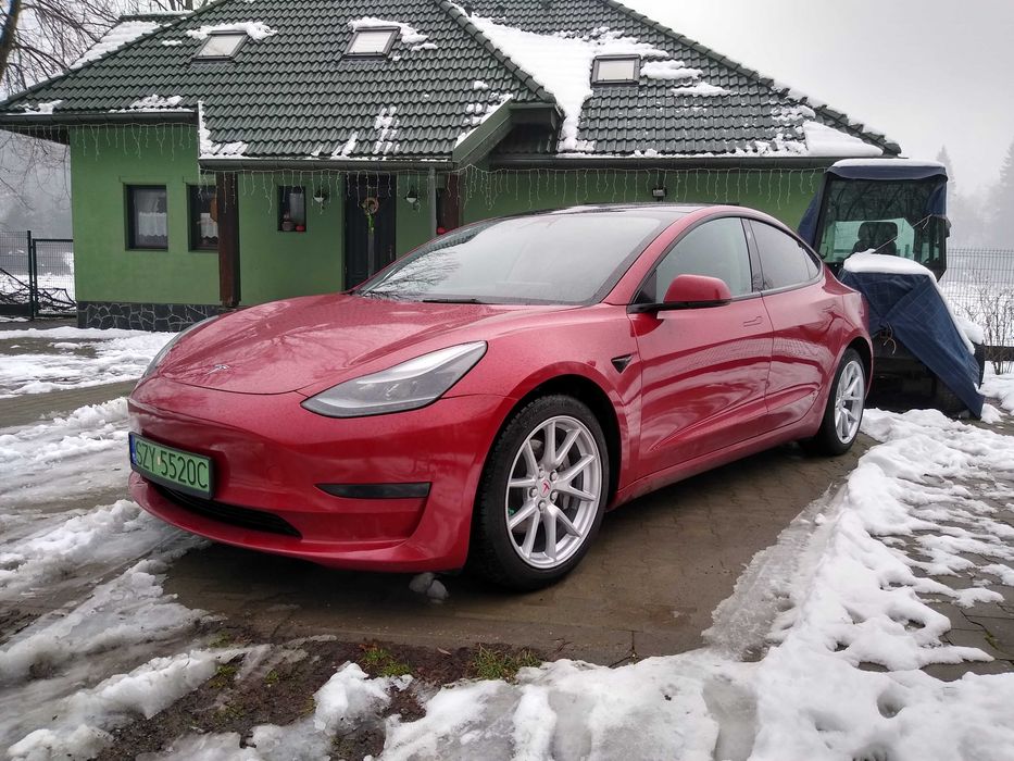Tesla Model 3, 2022, zasięg 400km
