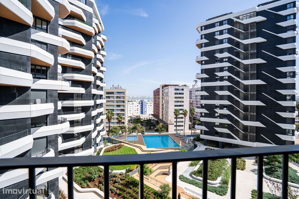 Apartamento T2 em Condomínio Fechado com Piscina - Distrikt - Parque d