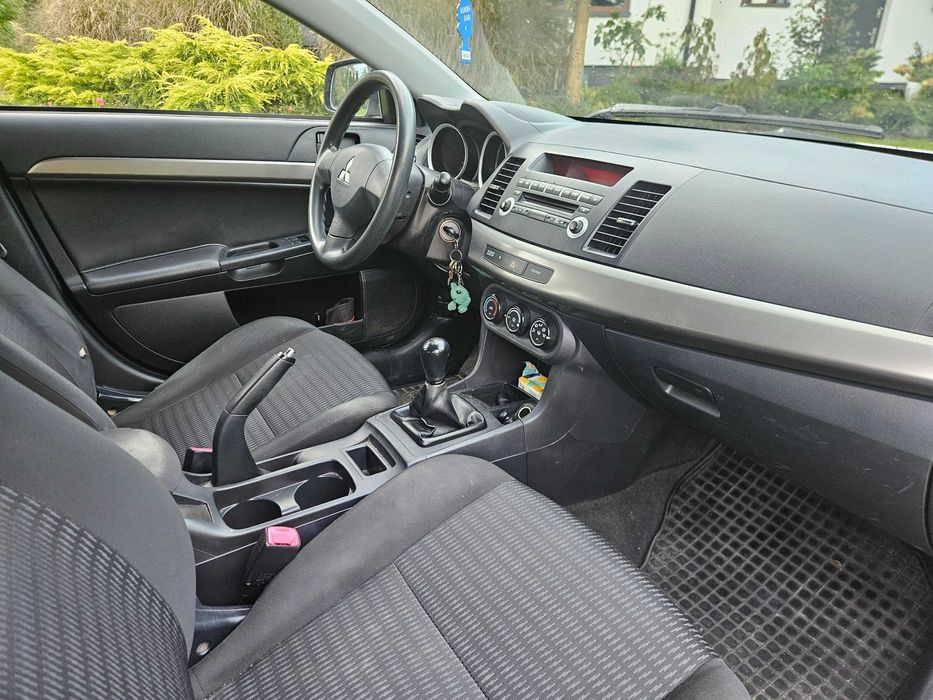 Samochód Mitsubishi Lanser