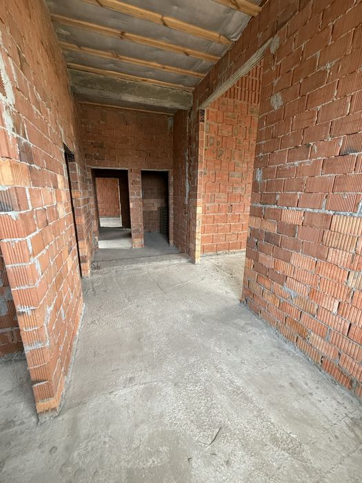 Будинок біля Десни,Зазимʼя,Лівий берег,асфальт,закрита територія