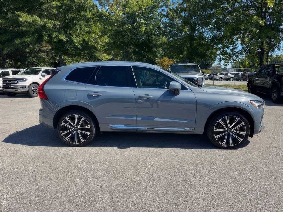 Volvo XC60 B5      2023
