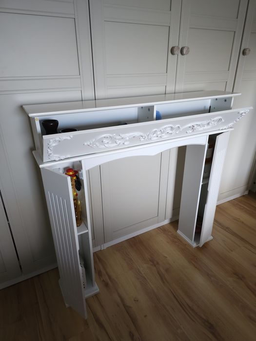 Portal kominkowy, konsola z miejscem do przechowywania