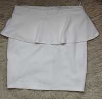 biała spódniczka Reserved z baskinką ołówkowa dopasowana S 36