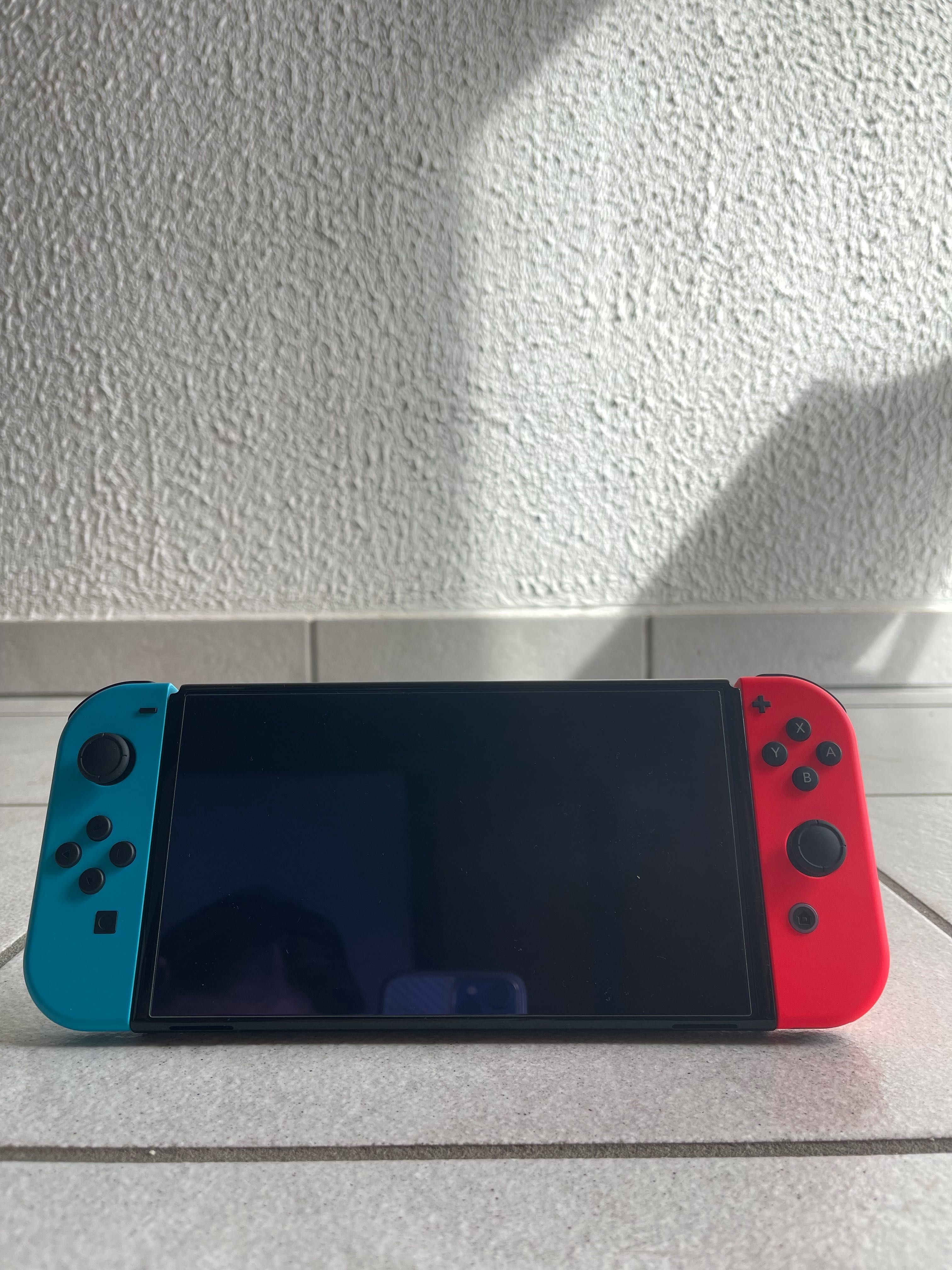 Продаж ігрової консолі Nintendo Switch OLED Model