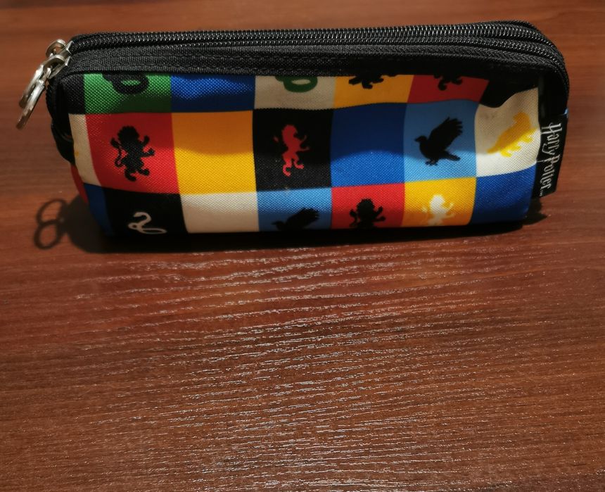 Piórnik szkolny 2 komory Harry Potter Empik Gryfindor