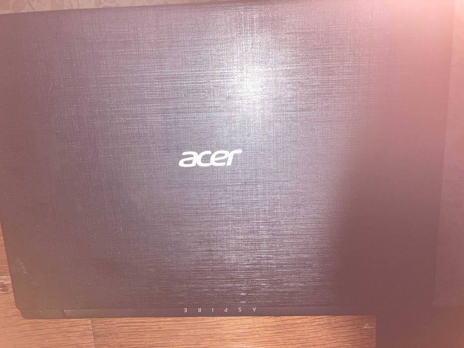 PC Acer Aspire 1 em perfeito estado