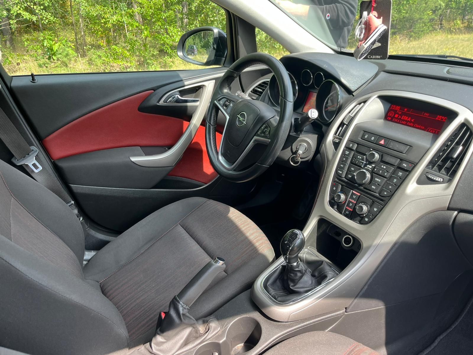 Opel astra j 1.7cdti 110km 2011r