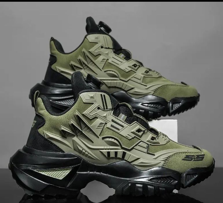 Кросівки спортивні