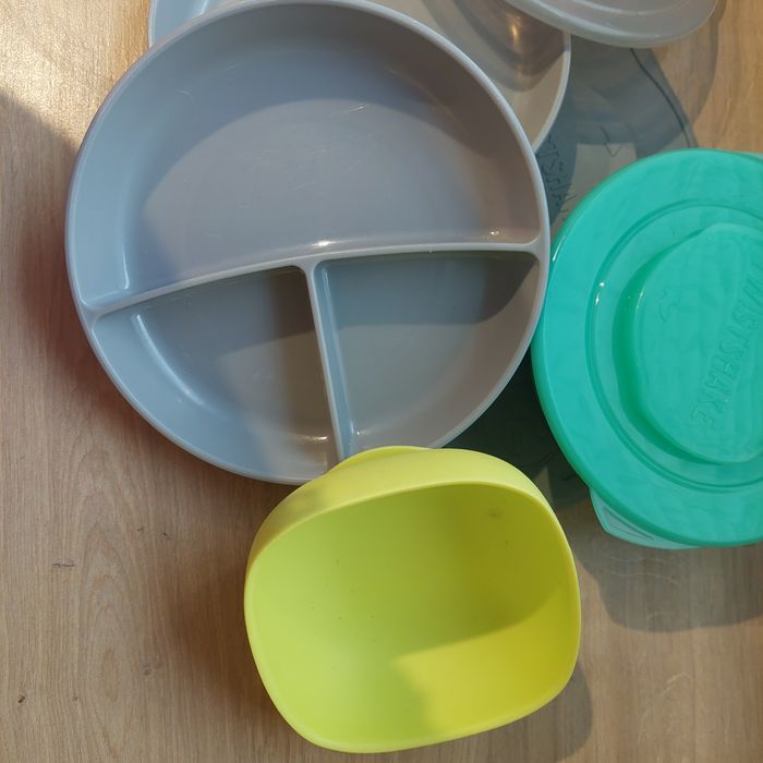 Zestaw Twistshake mata plus 2 talerze 1 miseczka + gratis