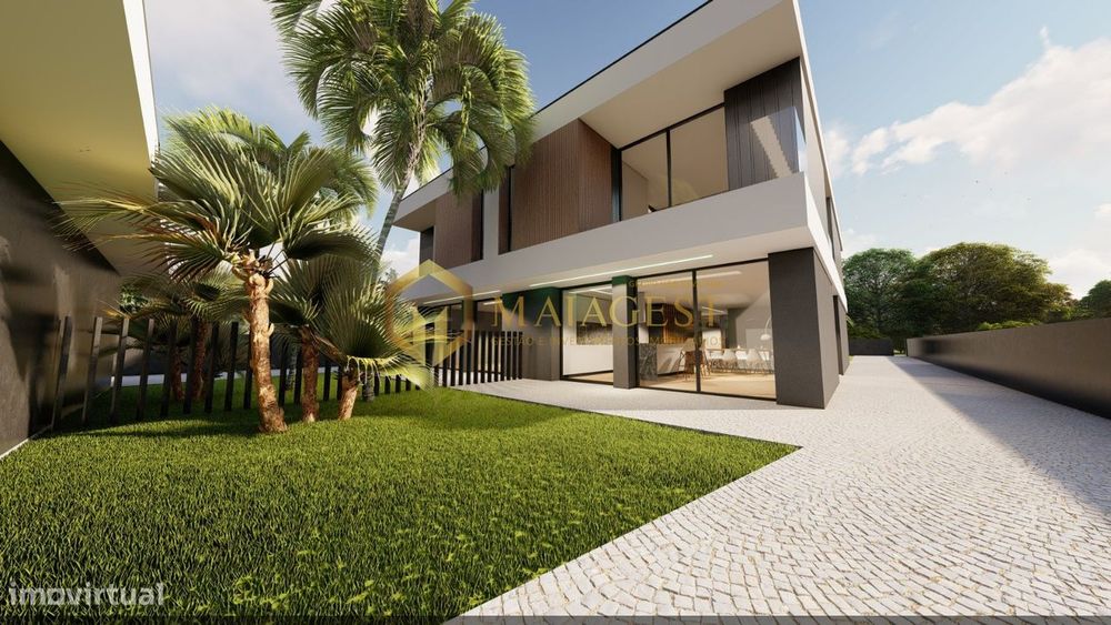 Moradia T4 Nova de 2 Pisos em Canedo