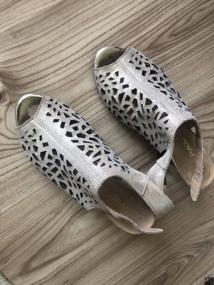 Damskie buty złote na obcasie eleganckie