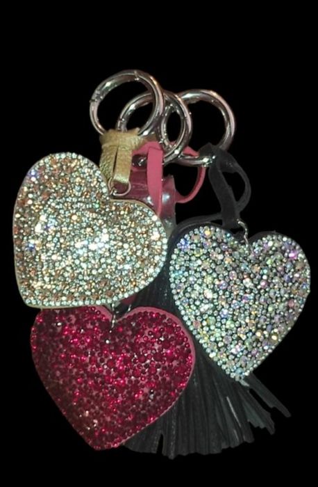 Брелок сердечко в каміньцях з кісточкою
