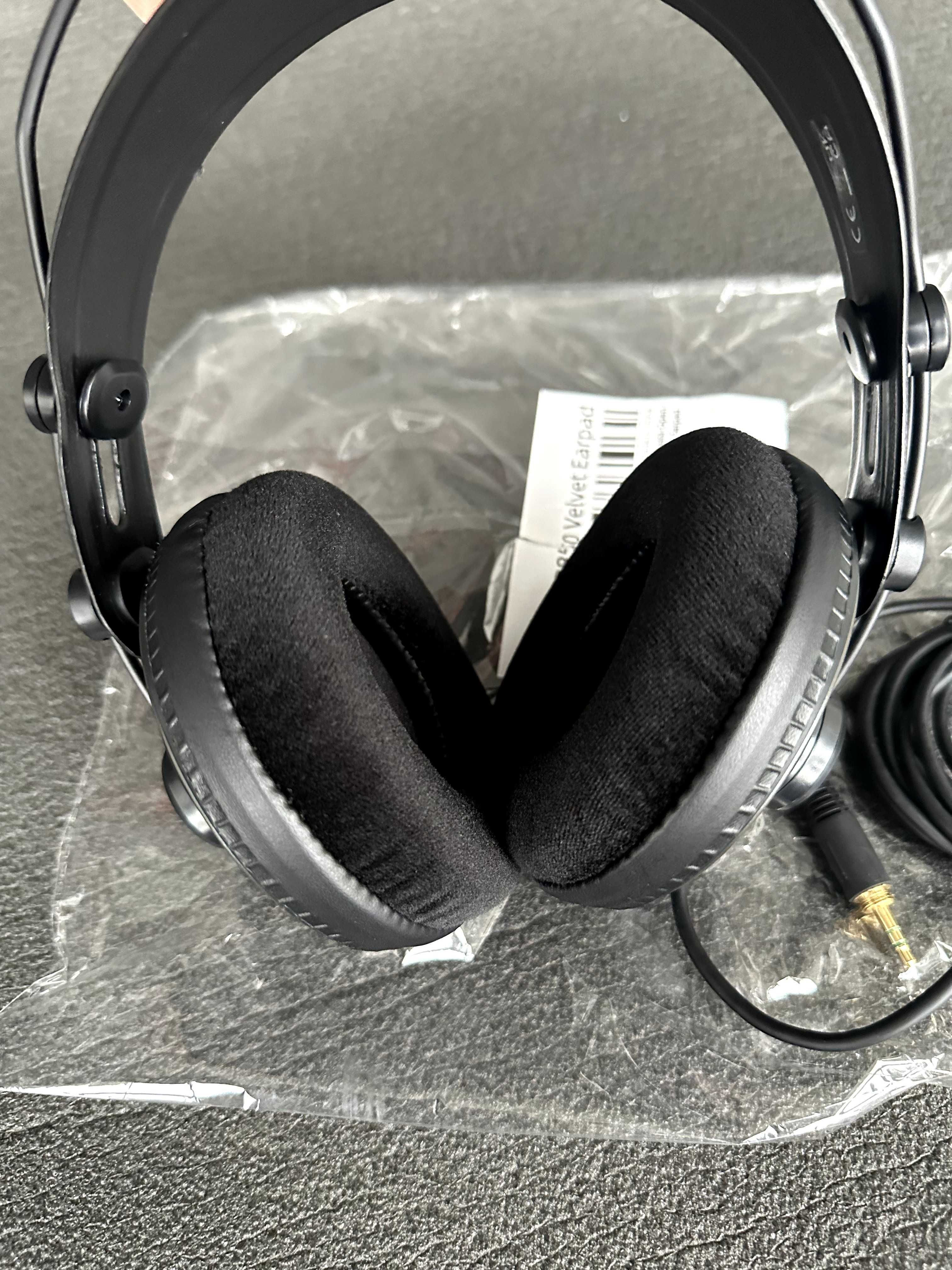 Навушники SAMSON SR850 студийные (новые)