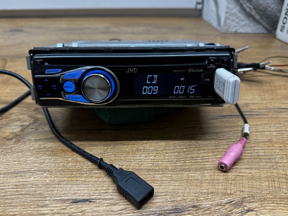 Radioodtwarzacz samochodowy JVC KD-R711