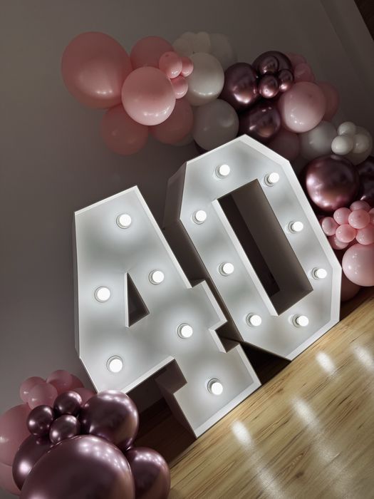 Cyfry led, lustro selfie, napis love, ścianki balonowe