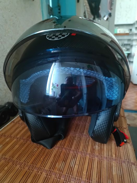 Продам  шлем полулицевик карбон ( новый) 56 рамер ( с очками и визор)