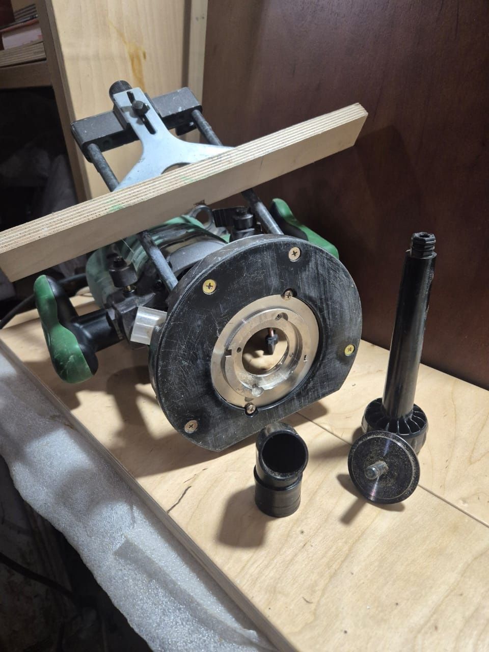 Фрезер Hitachi Koki M12SA2
