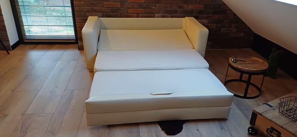 Sofa rozkładana z pojemnikiem