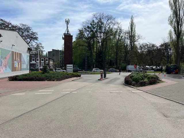 Nowa Huta ul. Mrozowa, ul. Ujastek 1, lokal - biuro 75 m2.