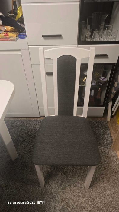 Stół rozkladany + 6 kszeseł