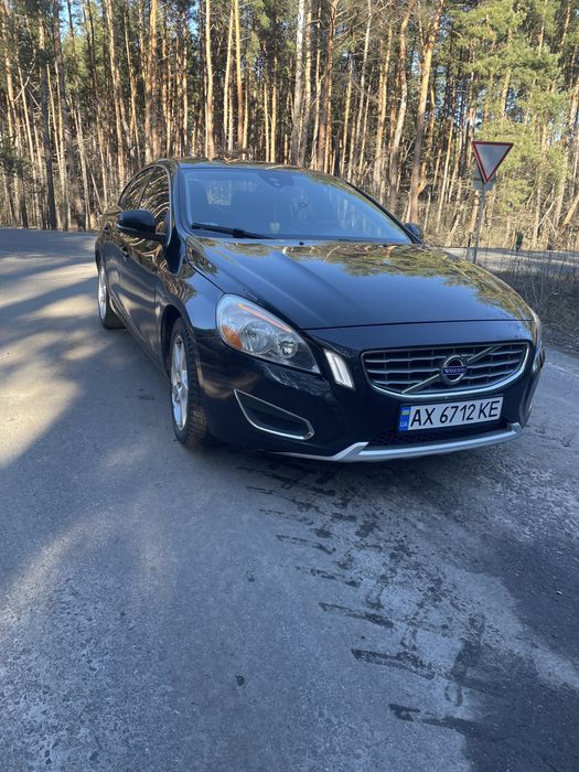 Автомобиль Volvo s60 2,5т