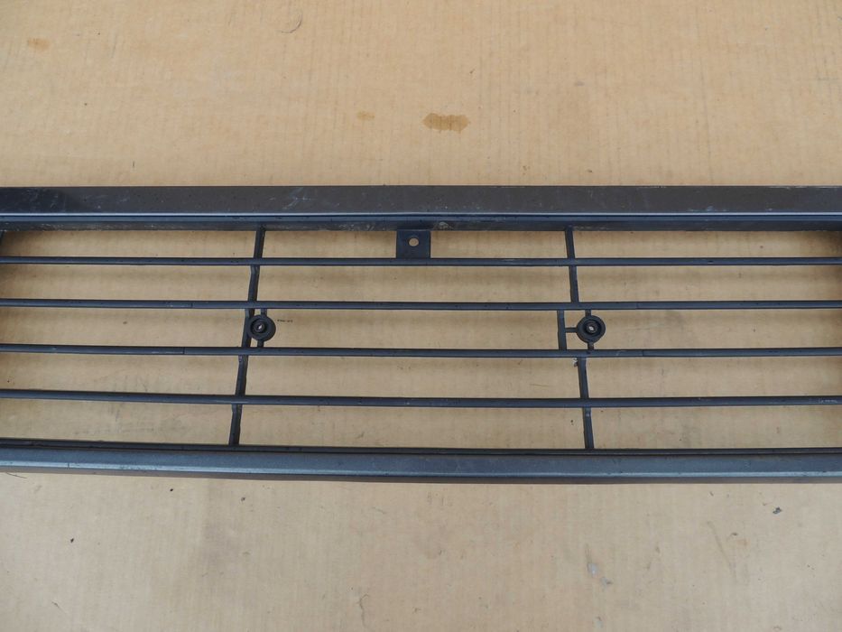 Atrapa chłodnicy okular grill Suzuki Samurai Samuraj 84,85,86-90 SJ413