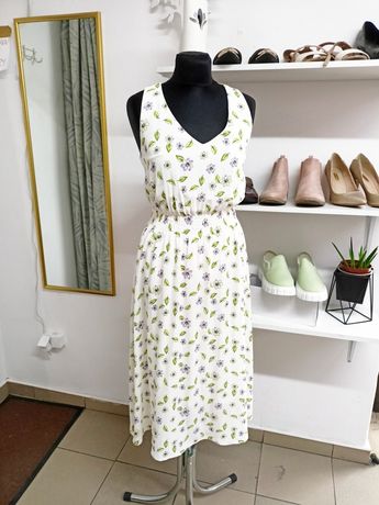 Reserved letnia sukienka midi biała kwiaty 34