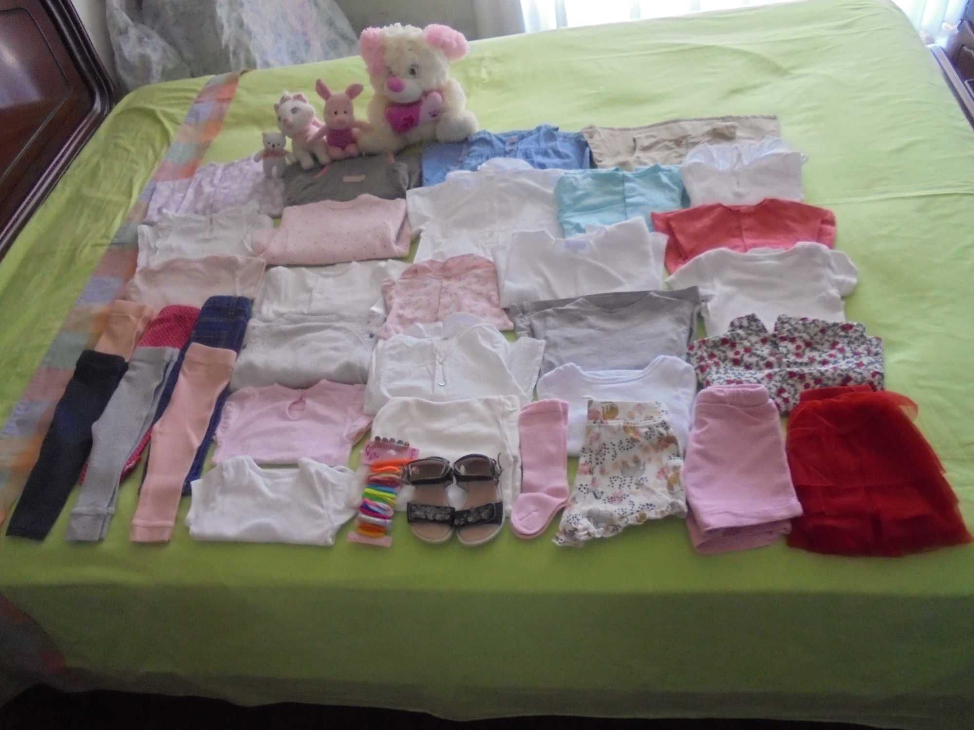 lote de roupa de menina bebé o peluche
