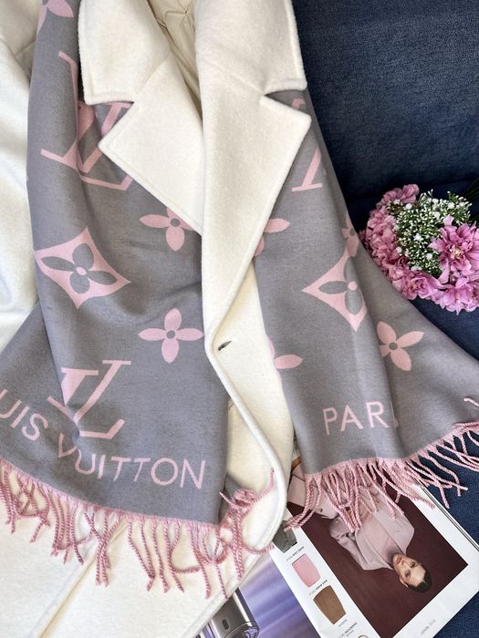 Szalik w przyjemnej kolorystyce z kaszmiru w stylu LV