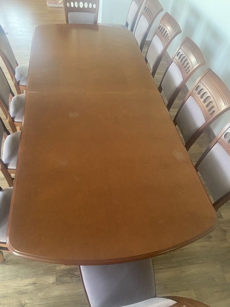 Stół duży  z 12 krzesłami