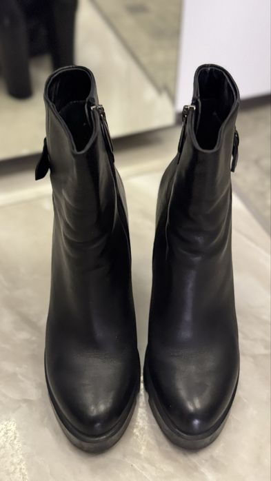 Ботильони 39 р. натуральна шкіра