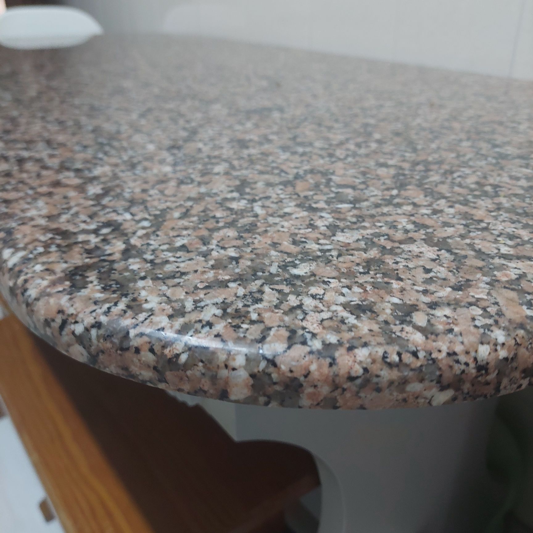 Mesa de pedra e Madeira