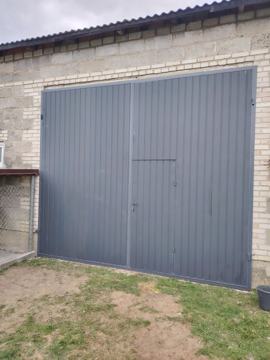 Drzwi wrota do garażu stodoły wierzeje
