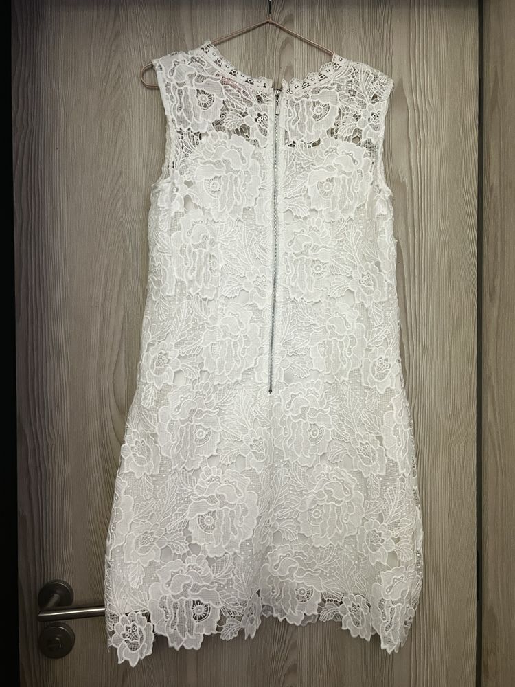 Vestido 101 Idees de renda com flores vermelhas