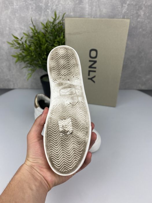Białe buty Only Seattle r 36 - casualowe sneakersy ze złotymi detalami