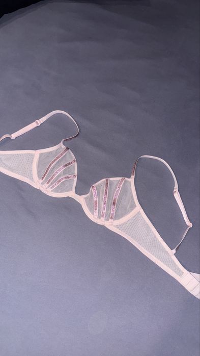 Бюстгальтер Victoria’s Secret Sheer Shine Unlined Low-Cut Demi Bra