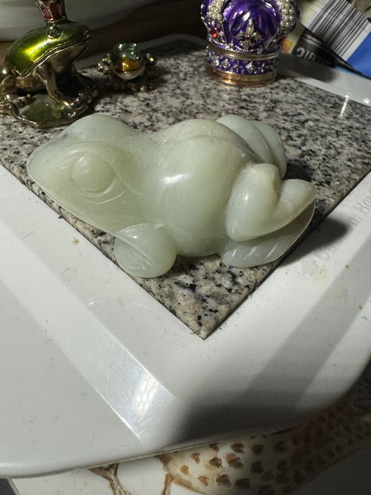 Żaby figurki kamien naturalny