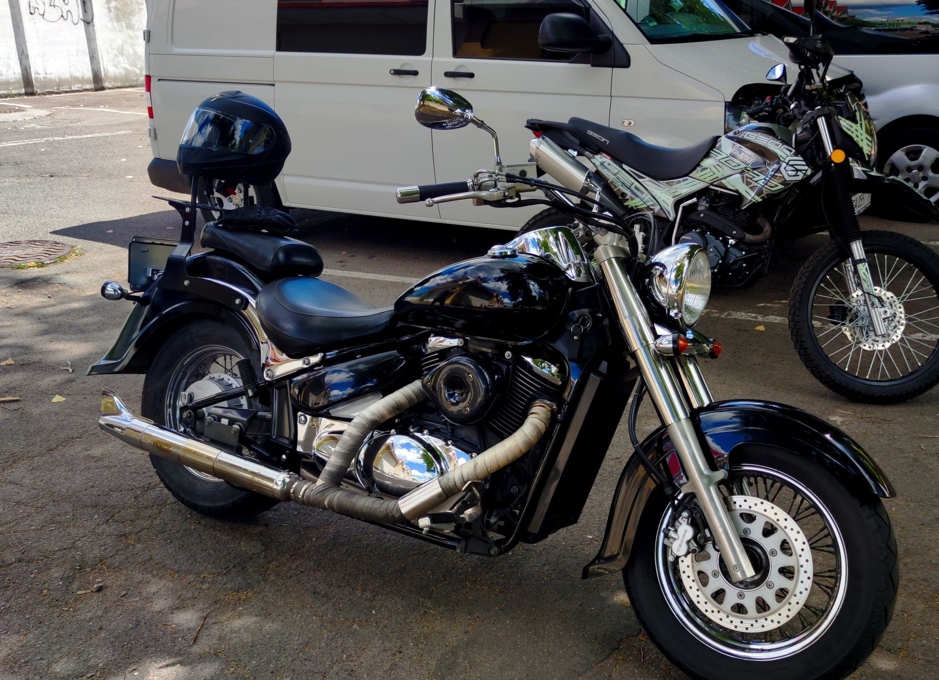 Suzuki intruder 400