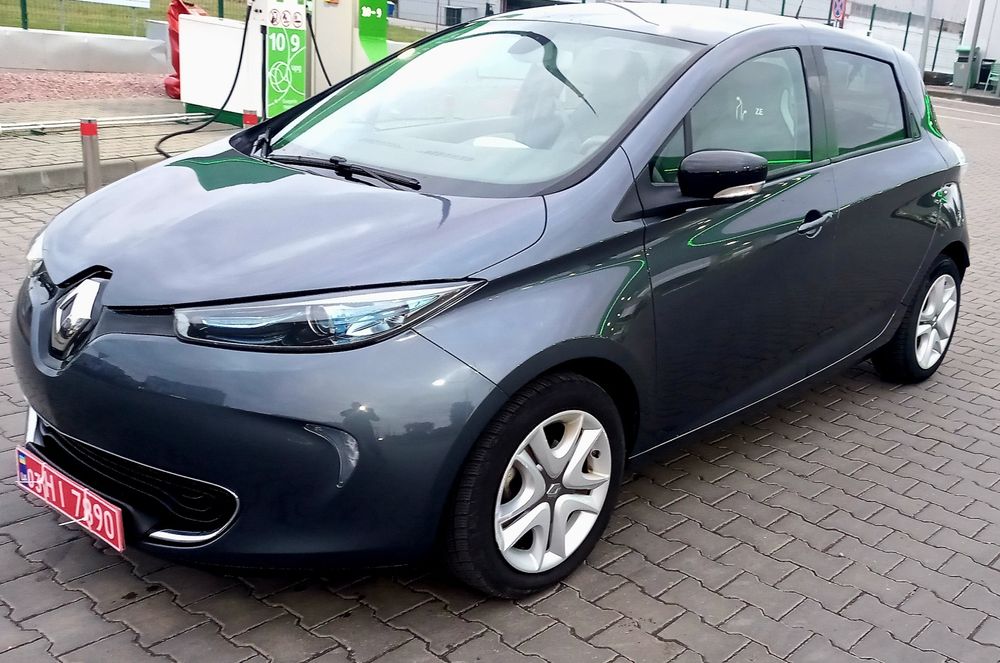 Продам свіжопригнаний автомобіль Рено Зоєв 2017р