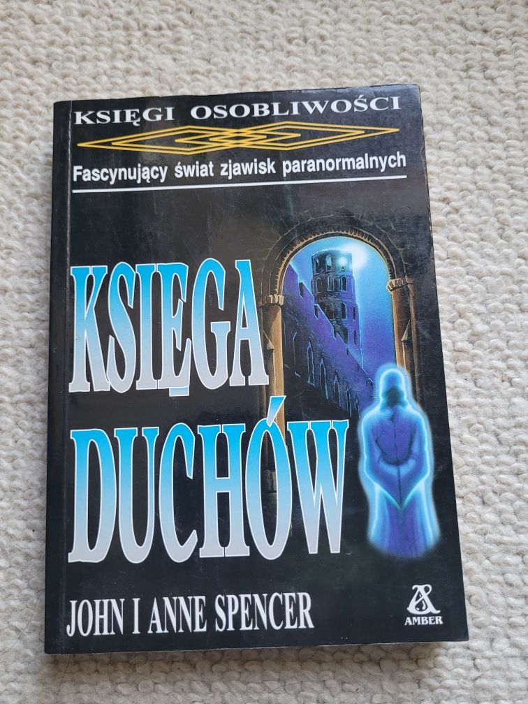 Książka John i Anne Spencer Księga duchów, zjawiska paranormalne