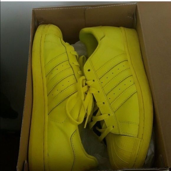 Adidas yellow superstar