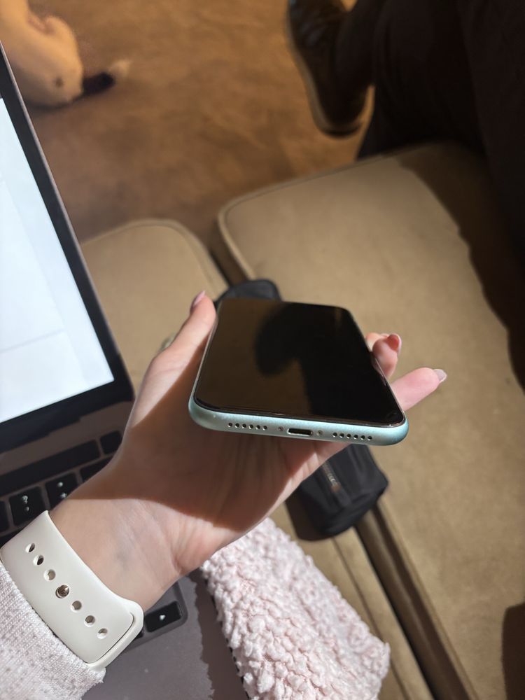 iPhone 11 em bom estado