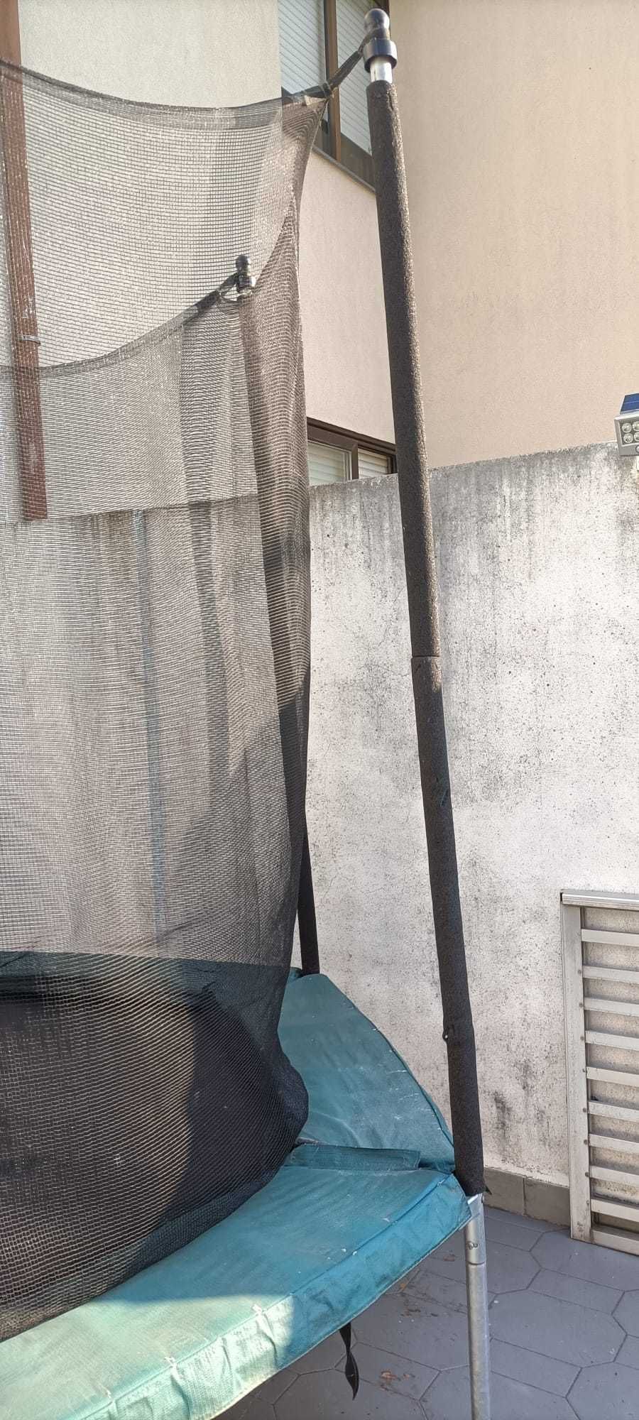 Trampolim hexagonal em bom estado!
