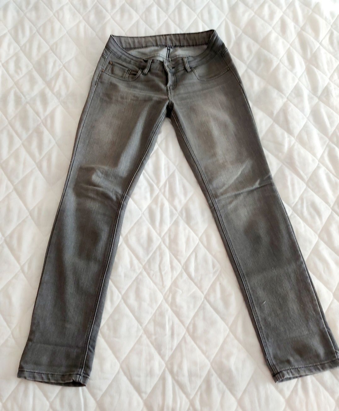 Jeans cinza | T36 | Esmara