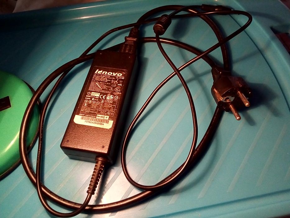 Зарядне устройство до ноутбука