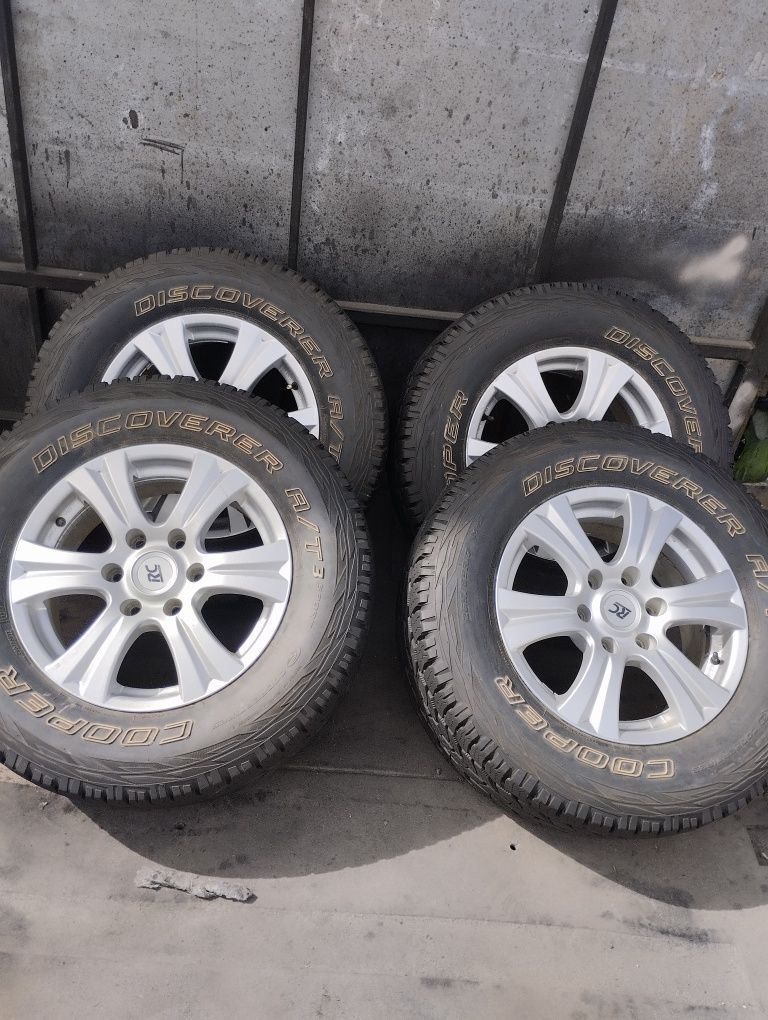 Продам шини з дисками 265/65R17