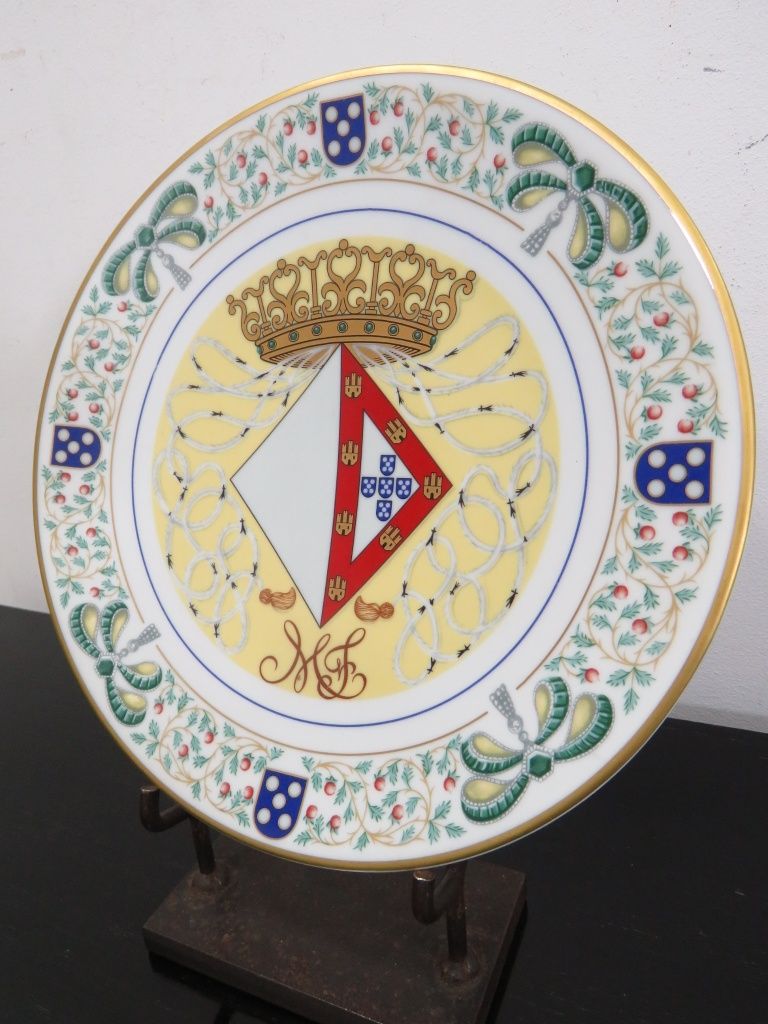 Prato decorativo em porcelana, edição limitada Colecções Philae.